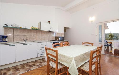 Supetarska Draga Apartment | Awesome Apartment In Supetarska Draga