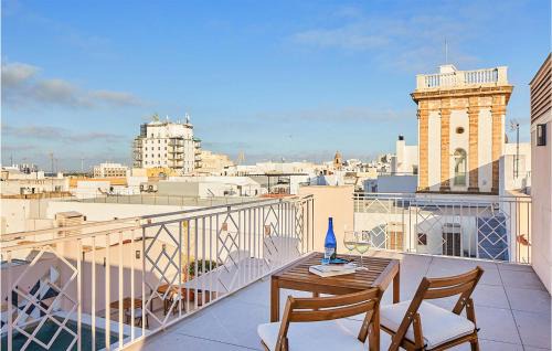 Old Town Apartment | Awesome Apartment In Cádiz With Kitchen
