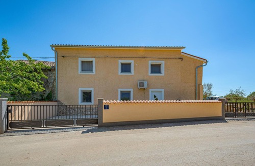 Divsici Apartment | Awesome apartment in Divsici