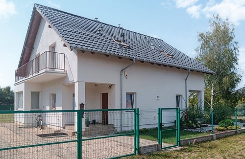 Otyn Apartment | Awesome apartment in Modrzyca with WiFi