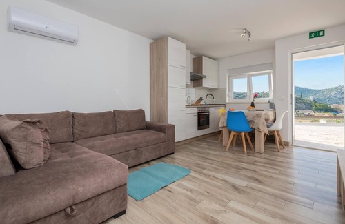 Ploce Apartment | Awesome apartment in Rogotin with WiFi