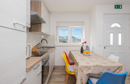 Ploce Apartment | Awesome apartment in Rogotin with WiFi