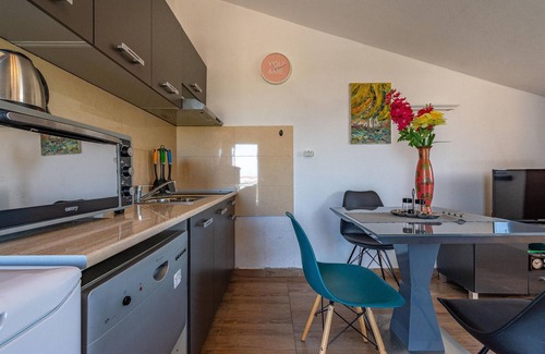 Posedarje Apartment | Awesome apartment in Slivnica with WiFi