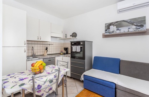 Viskovo Apartment | Awesome apartment in Viskovo with kitchen