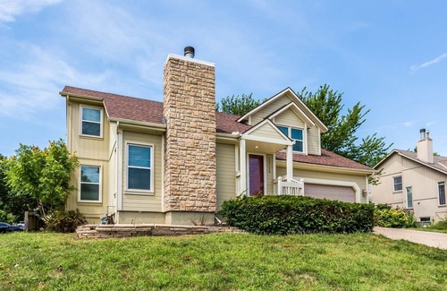 Overland Park House | Awesome family place for your vacation in KC area!