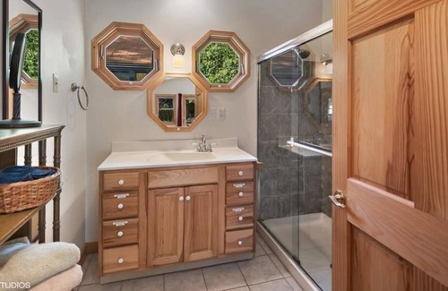 Harbert Cottage | Awesome Harbor Country Cottage with Hot Tub - Close To Everything!