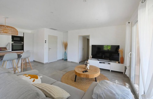 Saint Michel d'Euzet House | Awesome home in Saint-Michel-d'Euzet