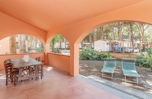 Lido di Spina House | Awesome home in Lido di Spina FE
