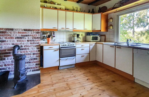 Asljunga House | Awesome home in åsljunga with kitchen