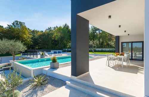 Melnica House | Awesome home in Barban