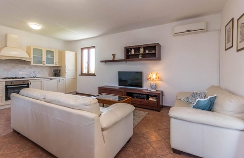 Velim House | Awesome home in Benkovac with jacuzzi