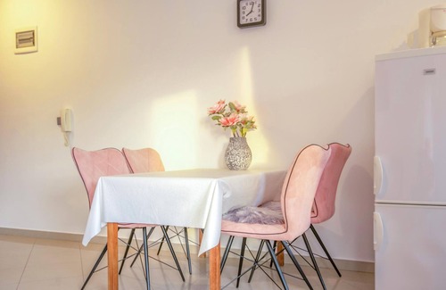 Bibinje House | Awesome home in Bibinje with kitchen