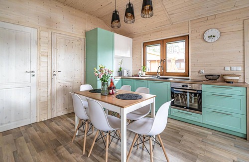 Wdzydze Tucholskiez House | Awesome home in Borsk with WiFi