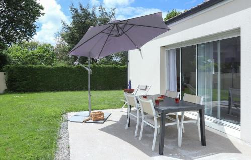 Chauve House | Awesome Home In Chauve With Kitchen