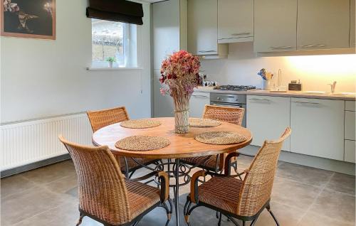 Nieuwkapelle House | Awesome Home In Diksmuide With Wifi