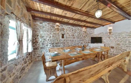 Donje Rastane House | Awesome Home In Donje Rastane