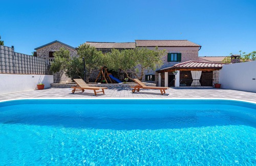 Drage House | Awesome home in Drage