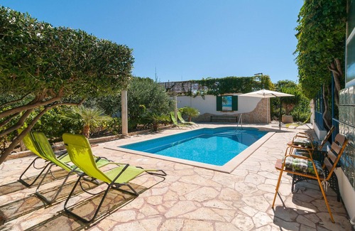 Dugi Rat House | Awesome home in Dugi Rat with WiFi