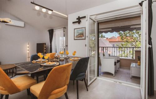 Dugi Rat House | Awesome Home In Dugi Rat With Sauna