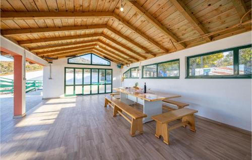 Kotlenice House | Awesome Home In Dugopolje With Wifi