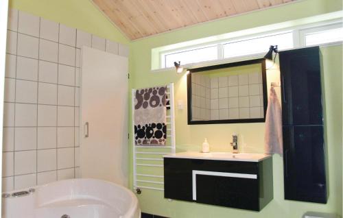 Farvang House | Awesome Home In Fårvang With Wifi