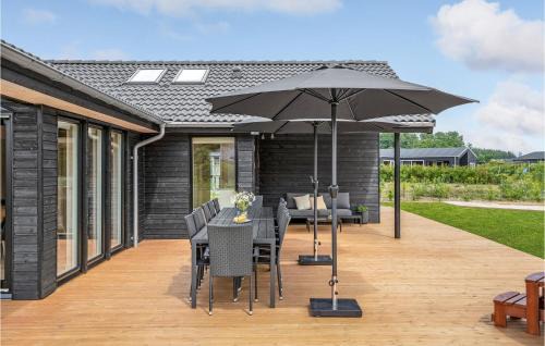 Fjellerup Strand House | Awesome Home In Glesborg With Sauna