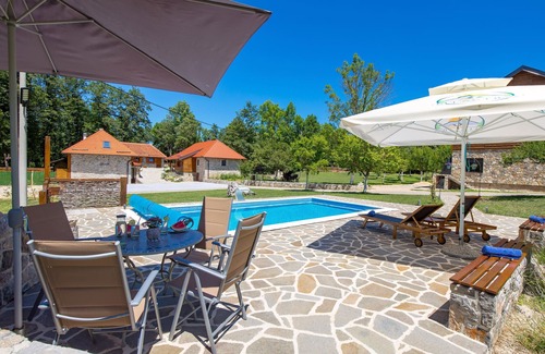 Municipality of Gracac House | Awesome home in Gracac with sauna