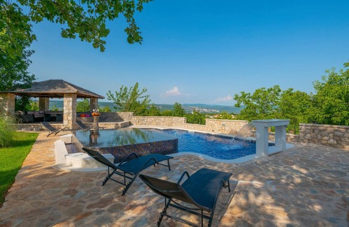 Grubine House | Awesome home in Grubine with WiFi