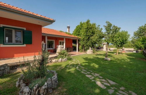 Grubine House | Awesome home in Grubine with WiFi