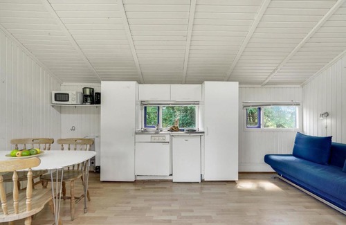 Hampen House | Awesome Home In Hampen With Kitchen