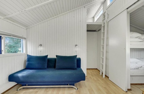 Hampen House | Awesome Home In Hampen With Kitchen
