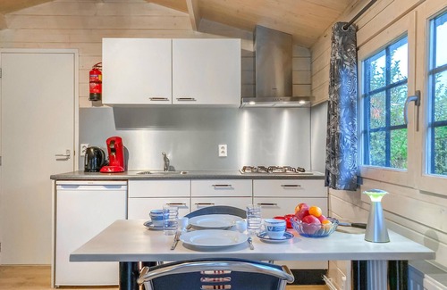 Heinkenszand House | Awesome home in Heinkenszand with WiFi