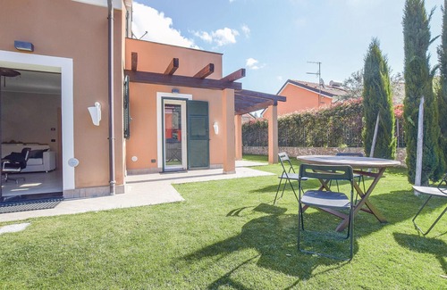 Cisano sul Neva House | Awesome home in Cisano sul Neva