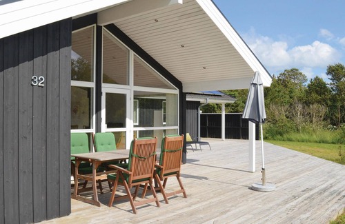 Bratten Strand House | Awesome home in Jerup with sauna
