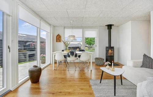 Horsens House | Awesome Home In Juelsminde With Wifi