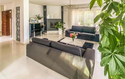 gmina Kobylanka House | Awesome Home In Kobylanka With Wifi