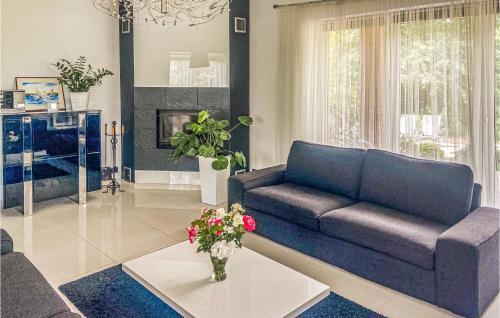 gmina Kobylanka House | Awesome Home In Kobylanka With Wifi