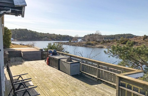 Arendal House | Awesome home in Kongshavn with sauna