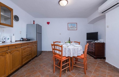 Brovinje House | Awesome home in Koromacno with kitchen