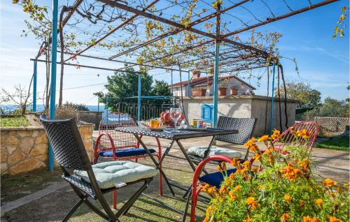 Brovinje House | Awesome Home In Koromacno With Kitchen