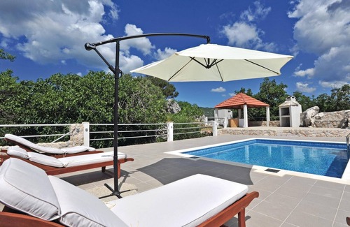 Kucice House | Awesome home in Kucice with WiFi