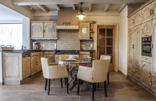 Lo-Reninge House | Awesome home in Lo-Reninge with WiFi