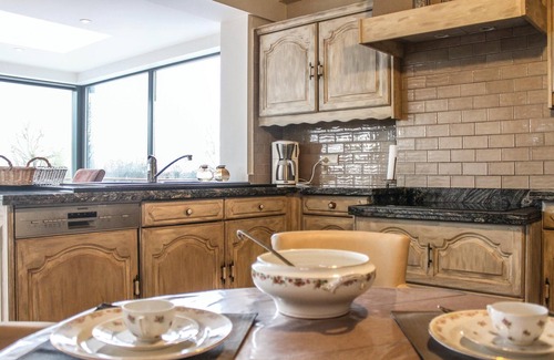 Lo-Reninge House | Awesome home in Lo-Reninge with WiFi