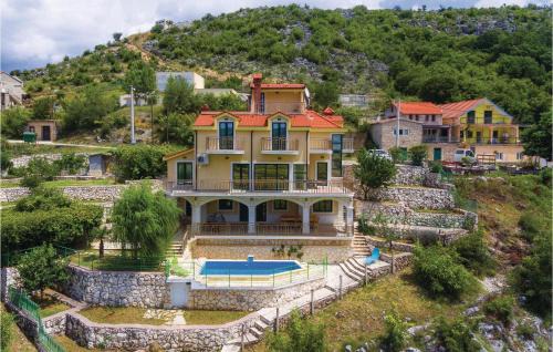 Cavoglave House | Awesome Home In Mirlovic Polje