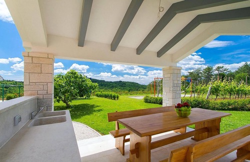 Novaki Motovunski House | Awesome home in Motovun