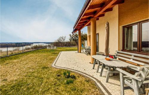 Mragowo House | Awesome Home In Mragowo With Lake View