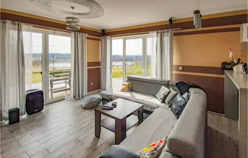 Mragowo House | Awesome Home In Mragowo With Lake View