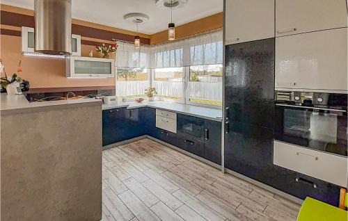 Mragowo House | Awesome Home In Mragowo With Lake View