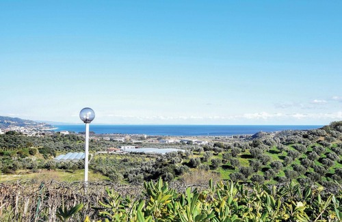 Petrizzi House | Awesome home in Petrizzi with WiFi