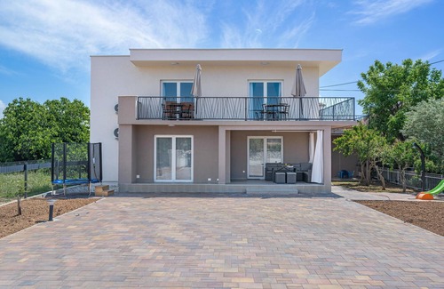 Pirovac House | Awesome home in Pirovac with kitchen